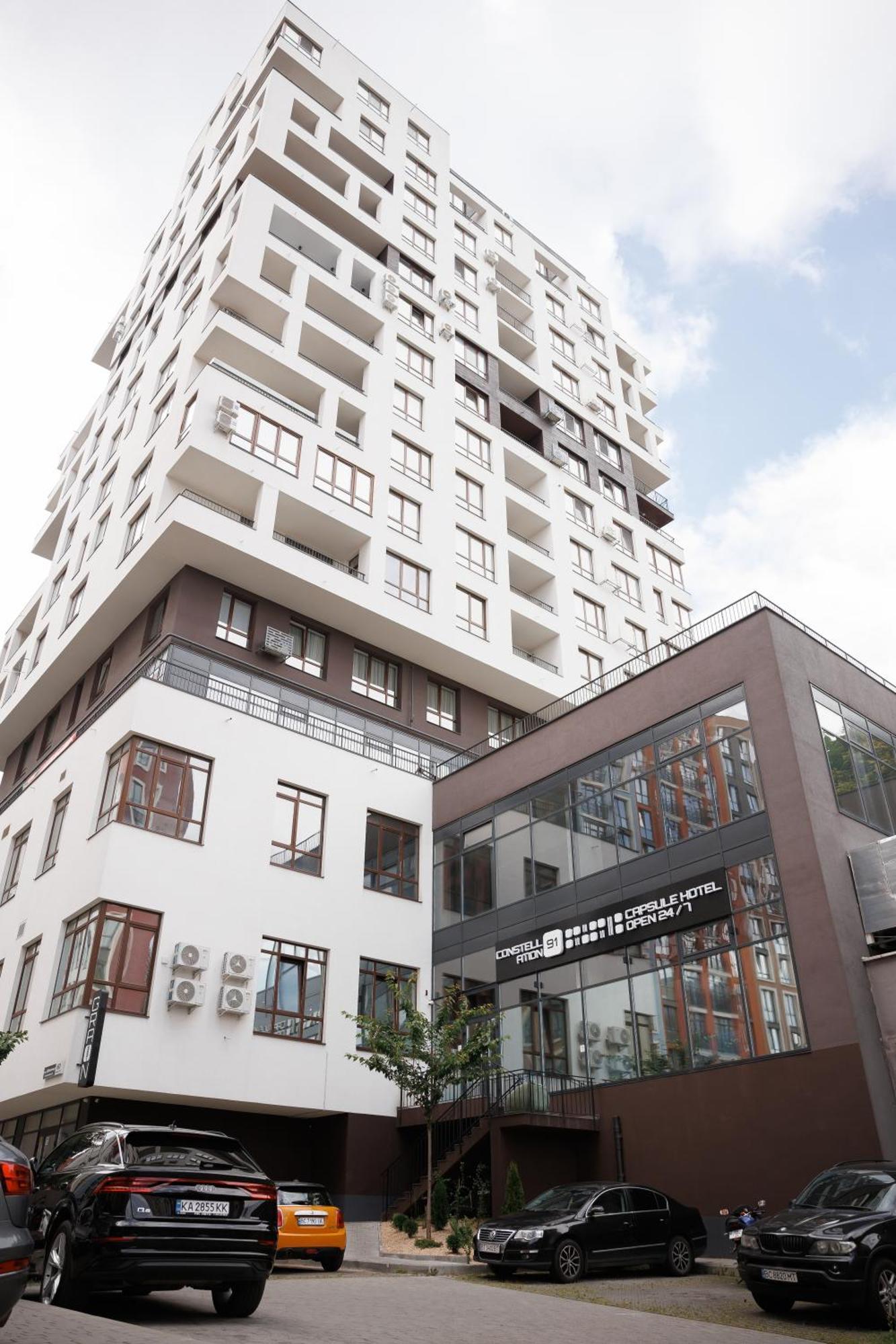 Capsule Hotel Constellation 91 Leópolis Exterior foto